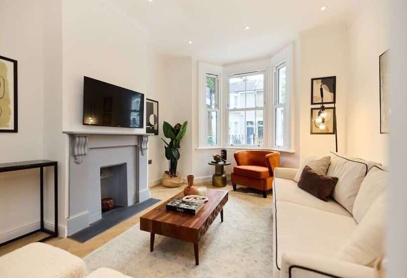 The Shepherd S Bush Wonder   Trendy 4bdr Home With Garden + Terrace