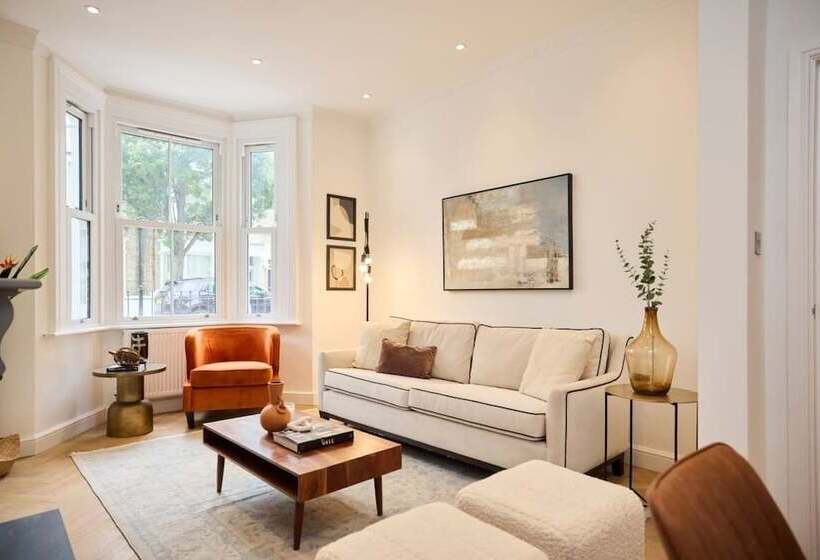 The Shepherd S Bush Wonder   Trendy 4bdr Home With Garden + Terrace