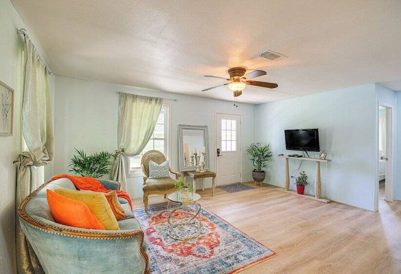 Trinity River Cottage W/ Deck + Water Views