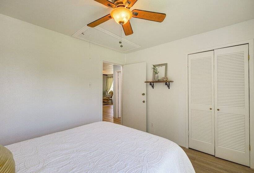 Trinity River Cottage W/ Deck + Water Views