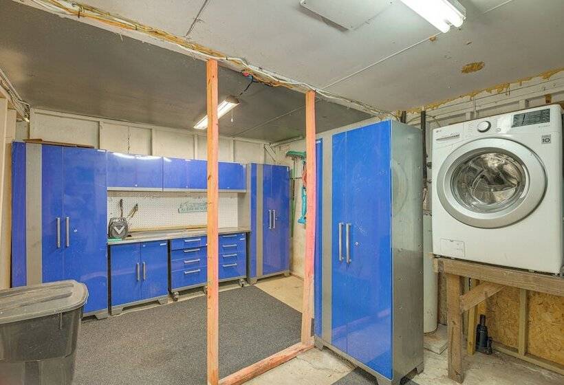 Trinity River Cottage W/ Deck + Water Views