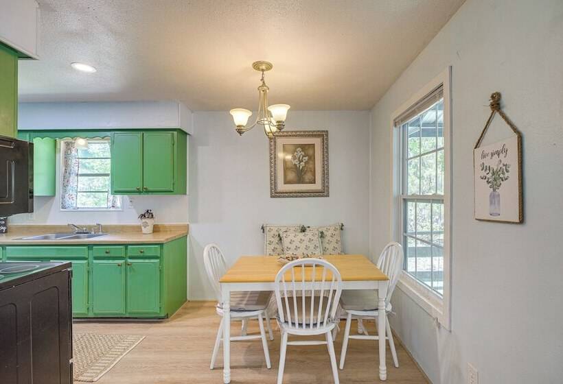 Trinity River Cottage W/ Deck + Water Views