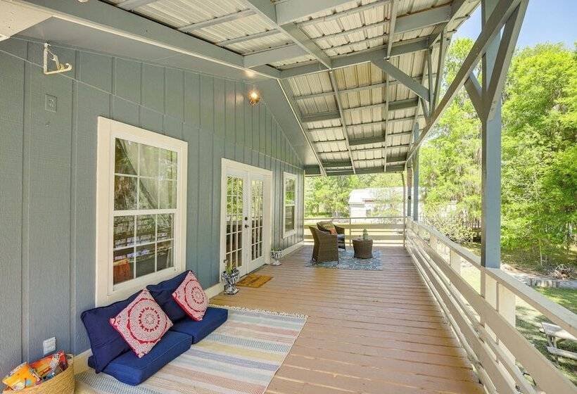 Trinity River Cottage W/ Deck + Water Views