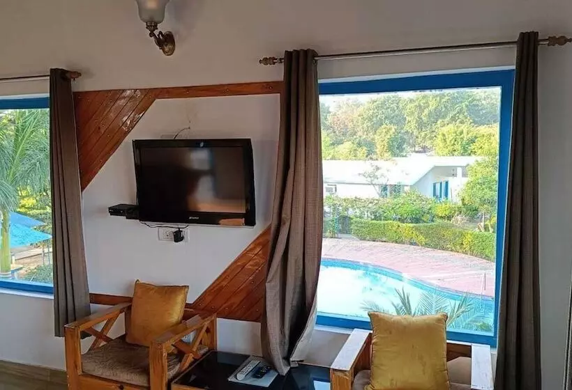 Bento Corbett Woods Resort