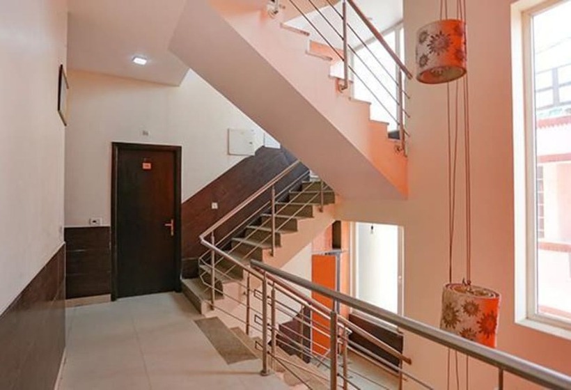 Fabhotel Red Roof Residency