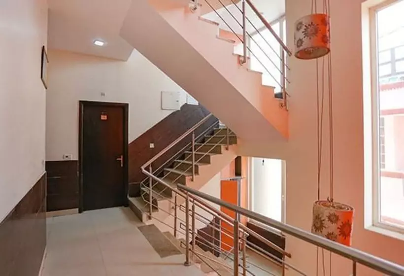 Fabhotel Red Roof Residency