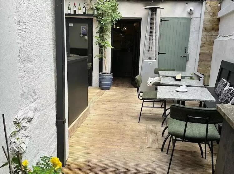 簡易ホテル The Lamplight Wines