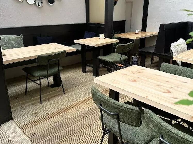 簡易ホテル The Lamplight Wines