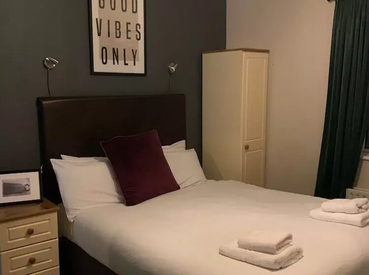 簡易ホテル The Lamplight Wines