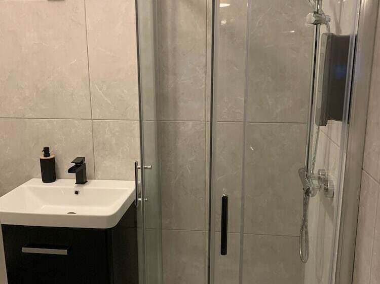 פונדק The Lamplight Wines