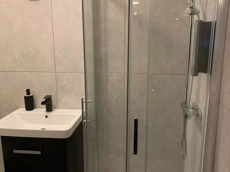 簡易ホテル The Lamplight Wines