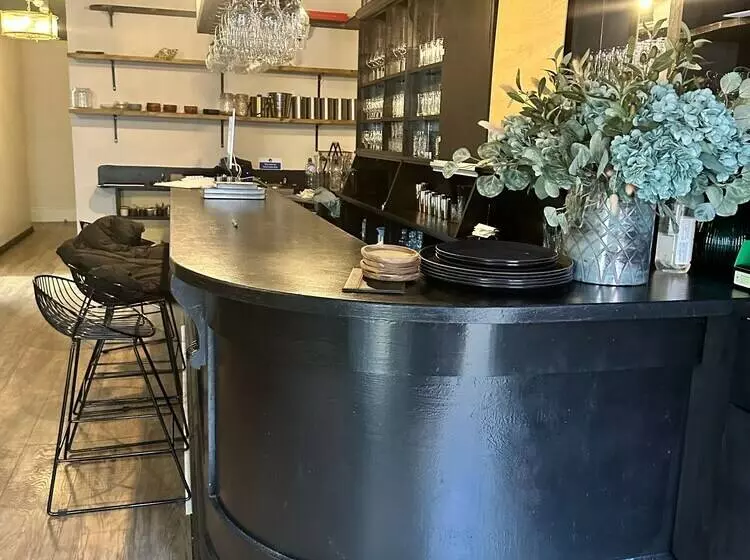 簡易ホテル The Lamplight Wines