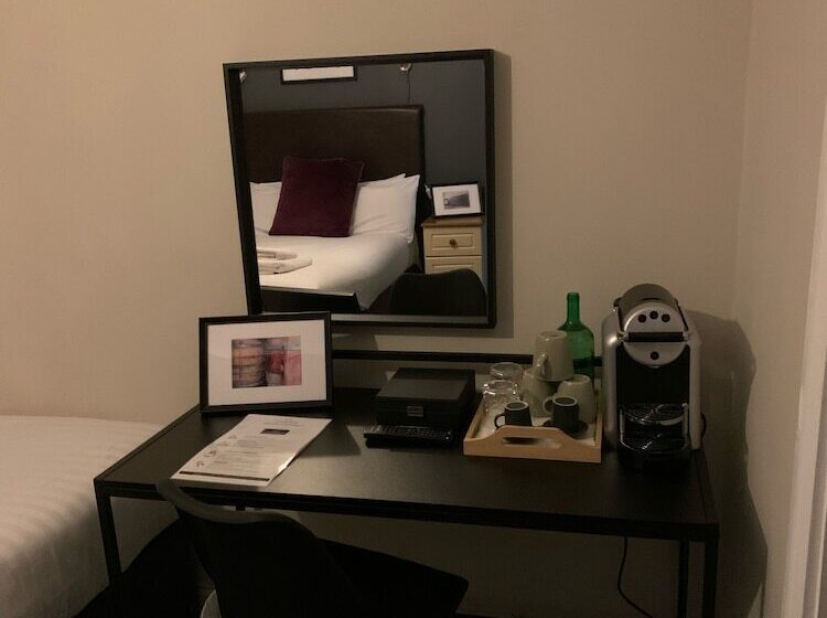 פונדק The Lamplight Wines