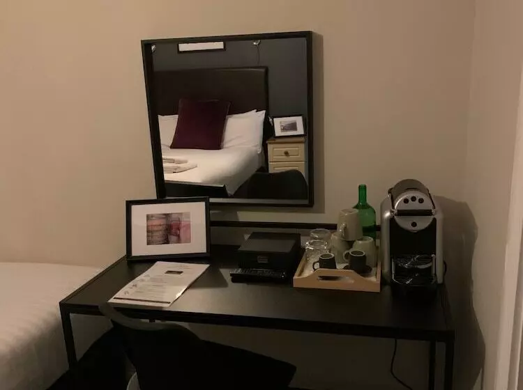 簡易ホテル The Lamplight Wines