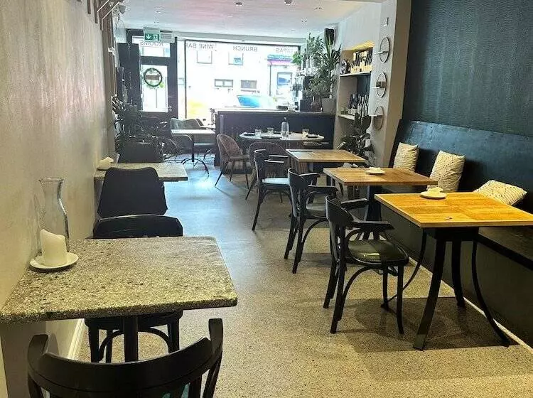 簡易ホテル The Lamplight Wines