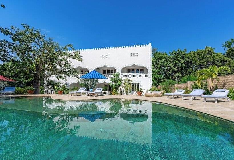 هتل Hibiscus Home & Apartments