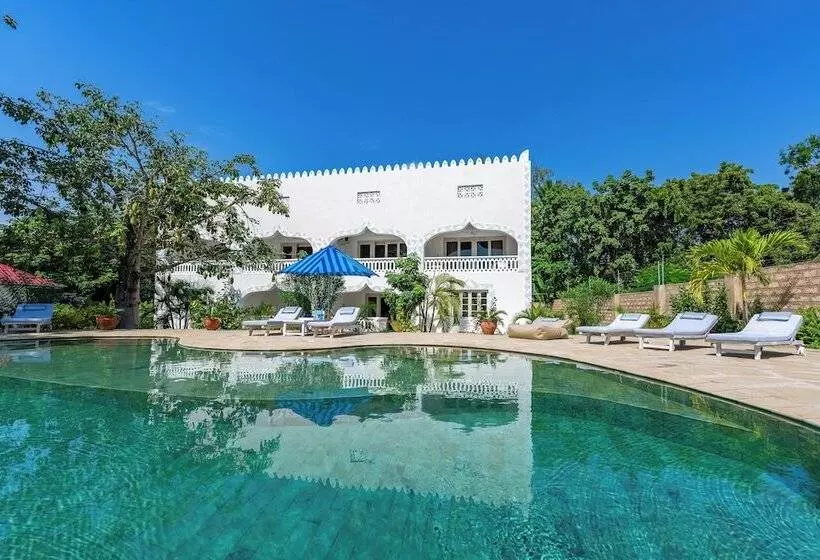 هتل Hibiscus Home & Apartments