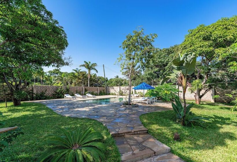 هتل Hibiscus Home & Apartments