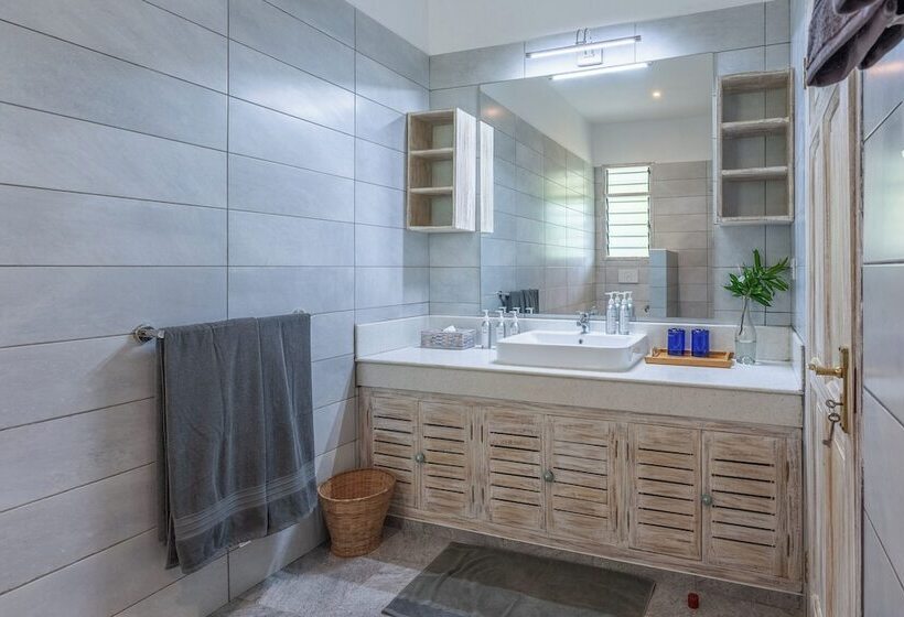 هتل Hibiscus Home & Apartments