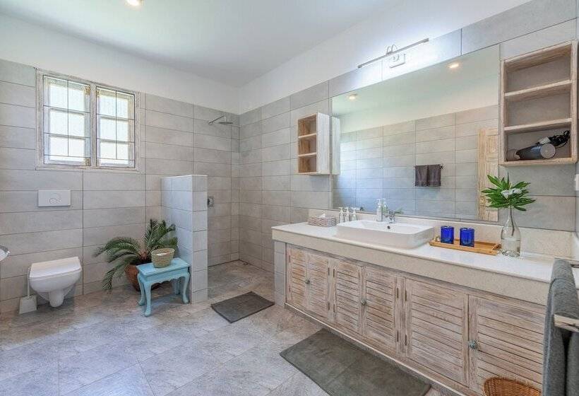 هتل Hibiscus Home & Apartments