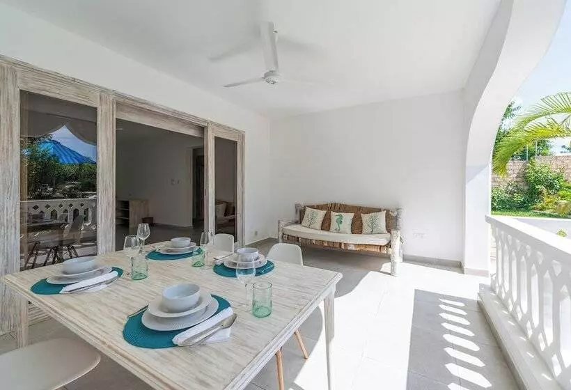 هتل Hibiscus Home & Apartments