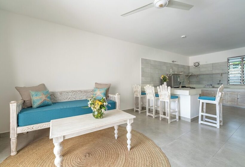 هتل Hibiscus Home & Apartments