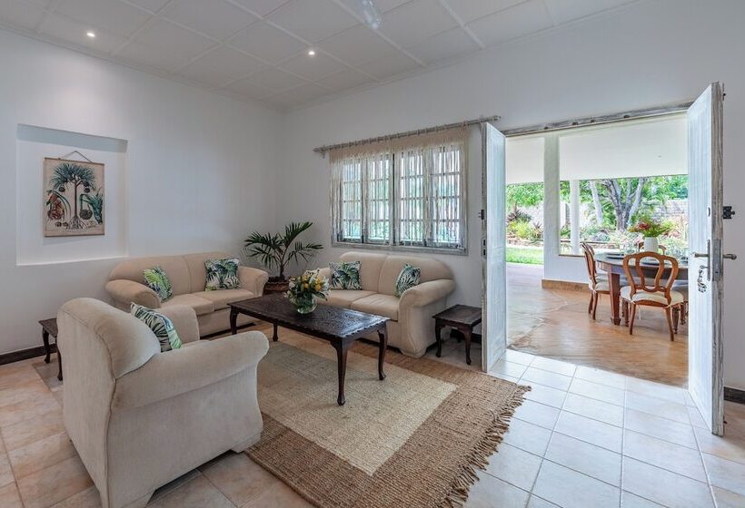 هتل Hibiscus Home & Apartments