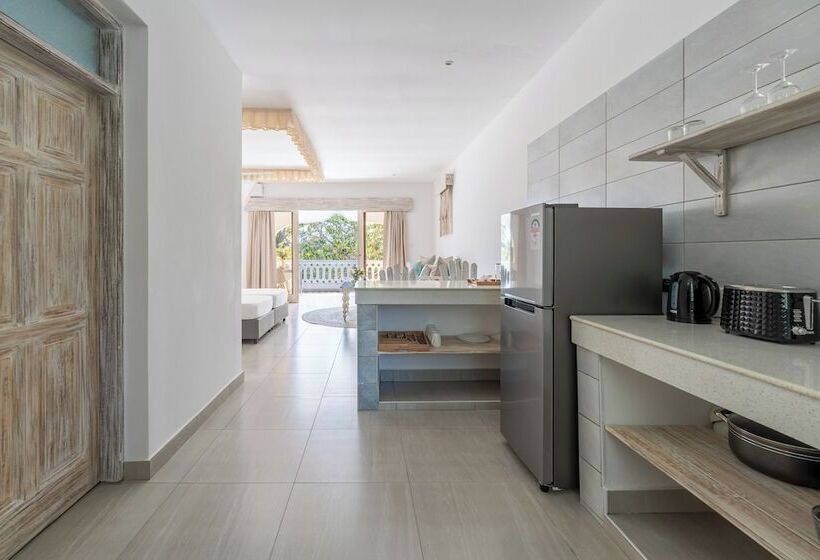 هتل Hibiscus Home & Apartments