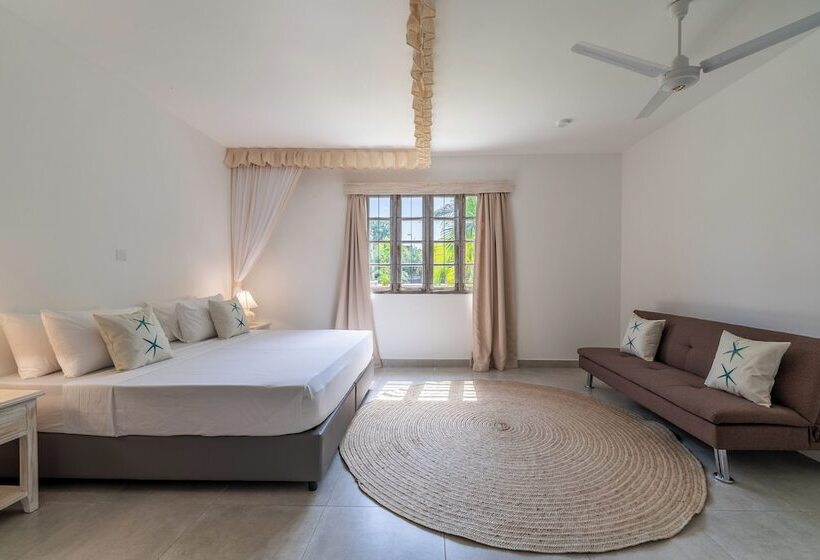 هتل Hibiscus Home & Apartments