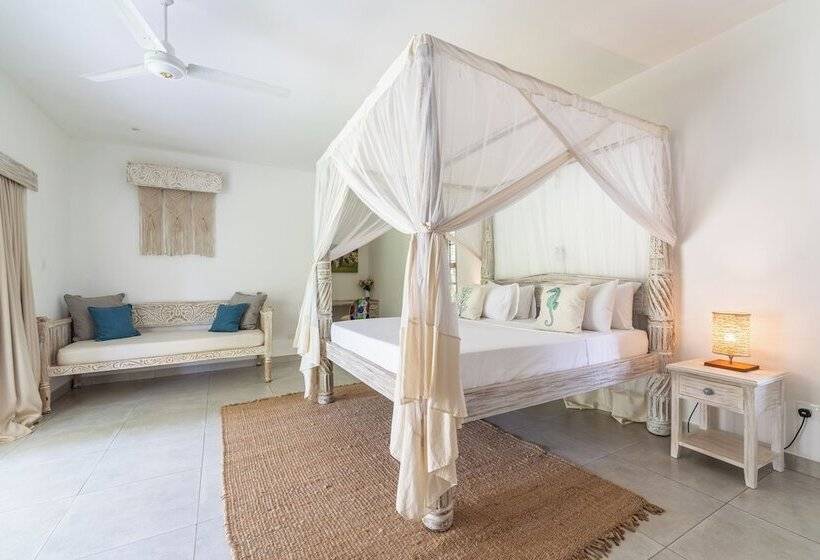 هتل Hibiscus Home & Apartments