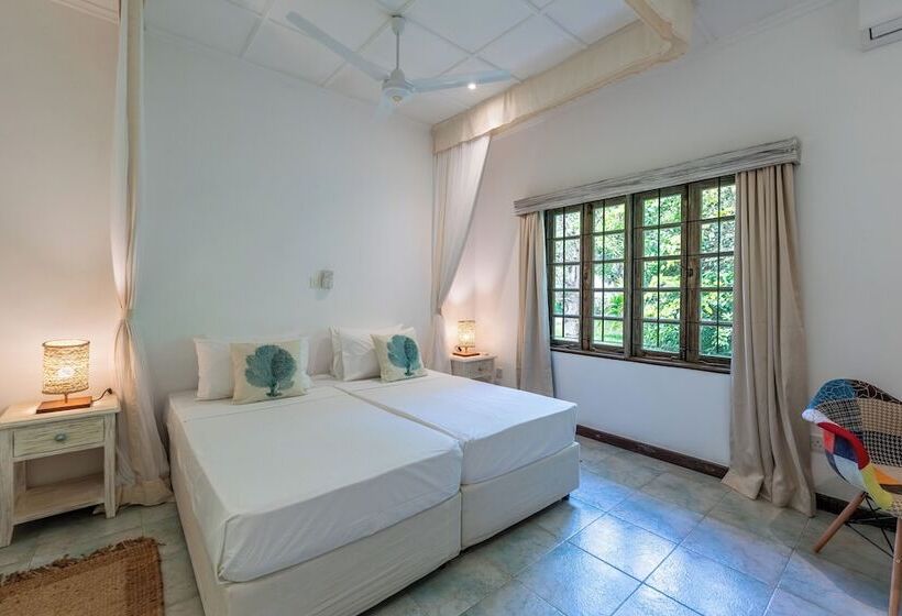 هتل Hibiscus Home & Apartments