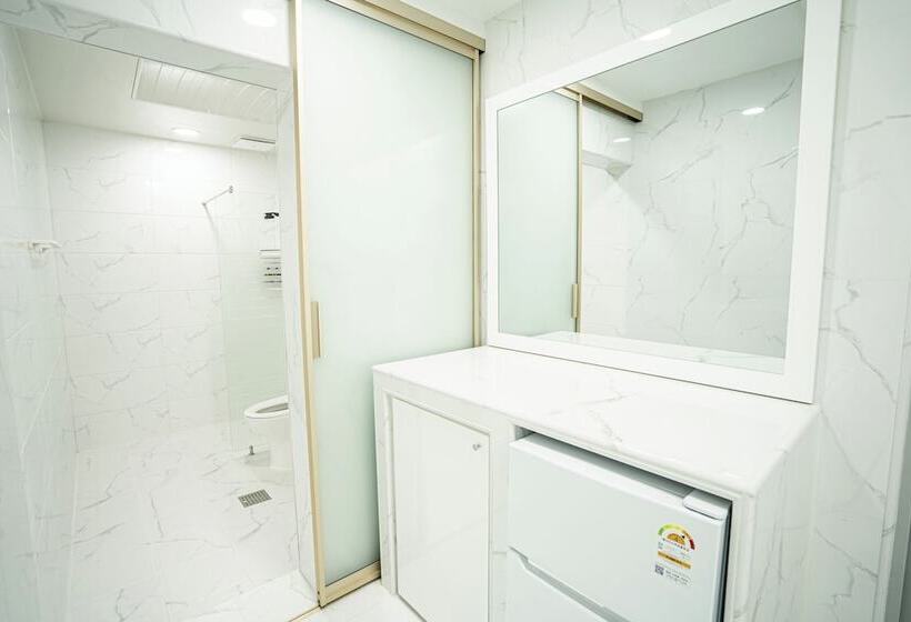 هتل Mariana Suites