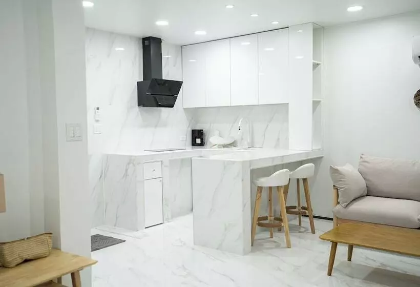 هتل Mariana Suites