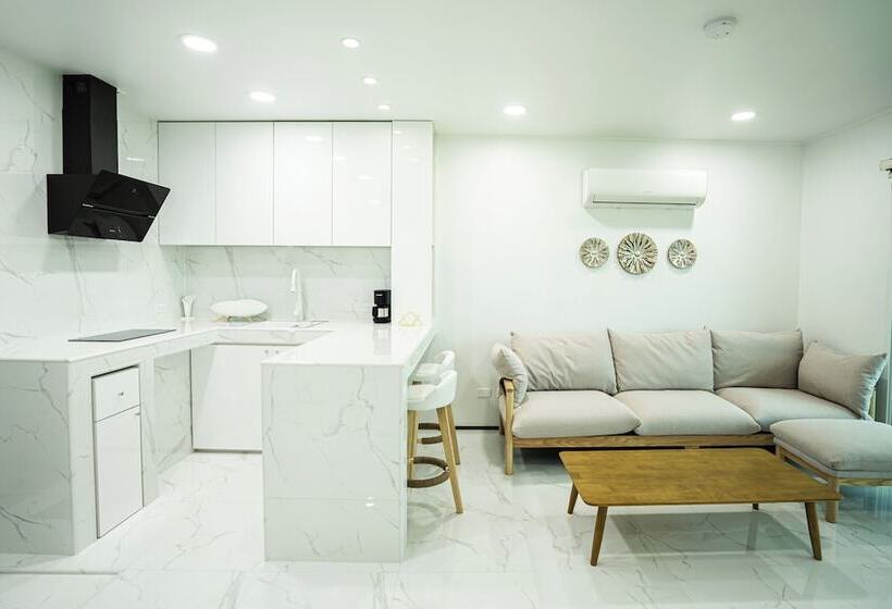 هتل Mariana Suites