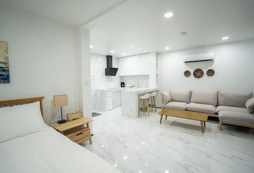 هتل Mariana Suites