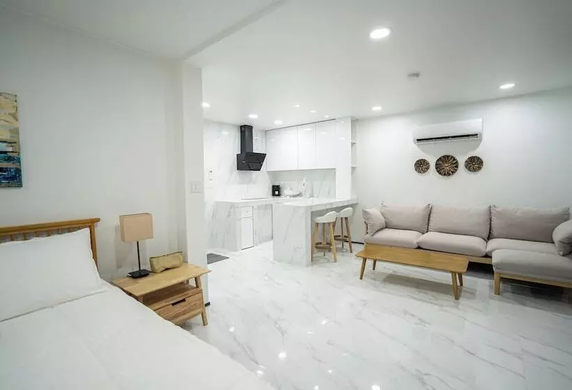 هتل Mariana Suites