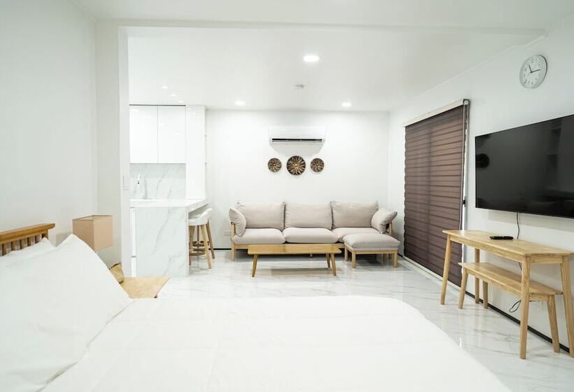 هتل Mariana Suites