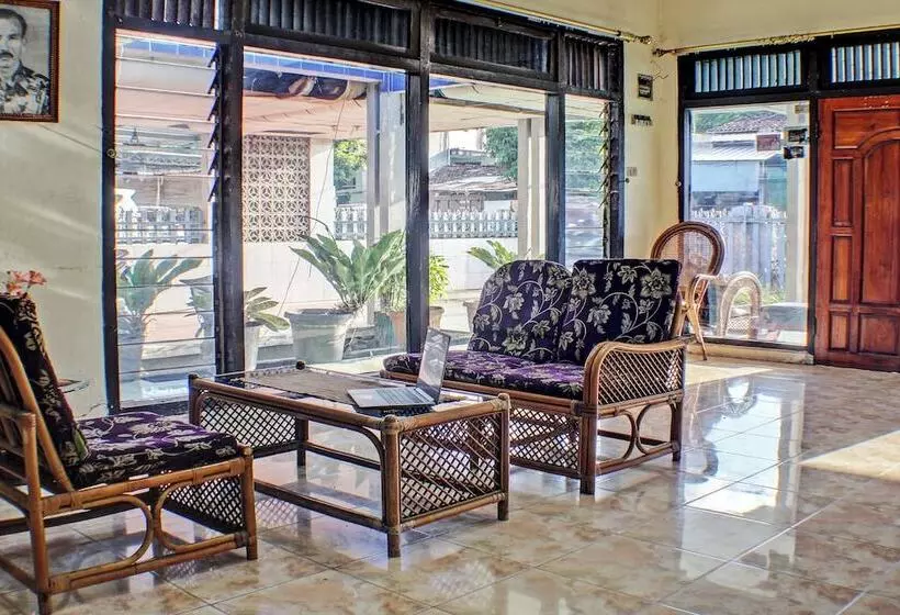 هتل Spot On 92682 Badar Guest House Syariah