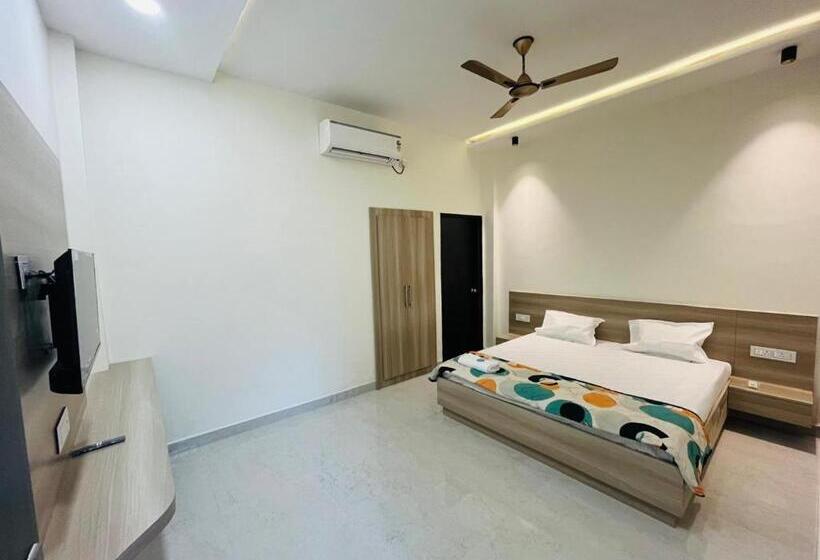 پانسیون Log Inn Banaras