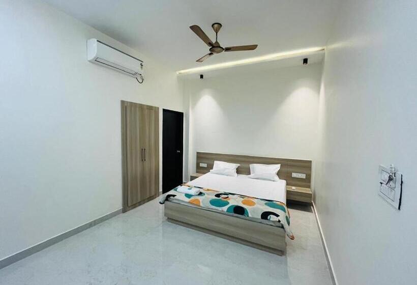 پانسیون Log Inn Banaras