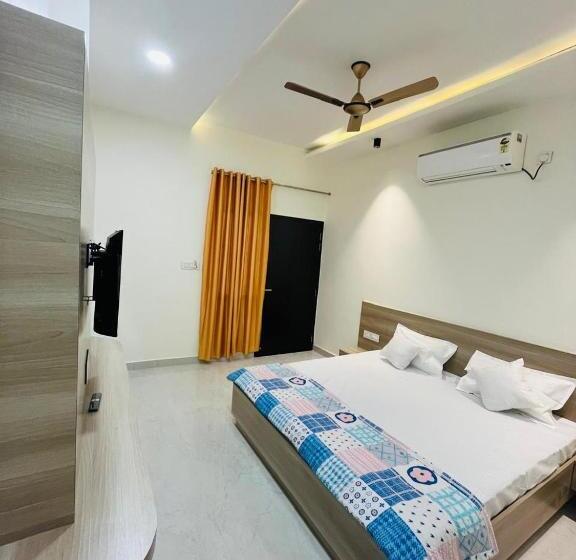 پانسیون Log Inn Banaras