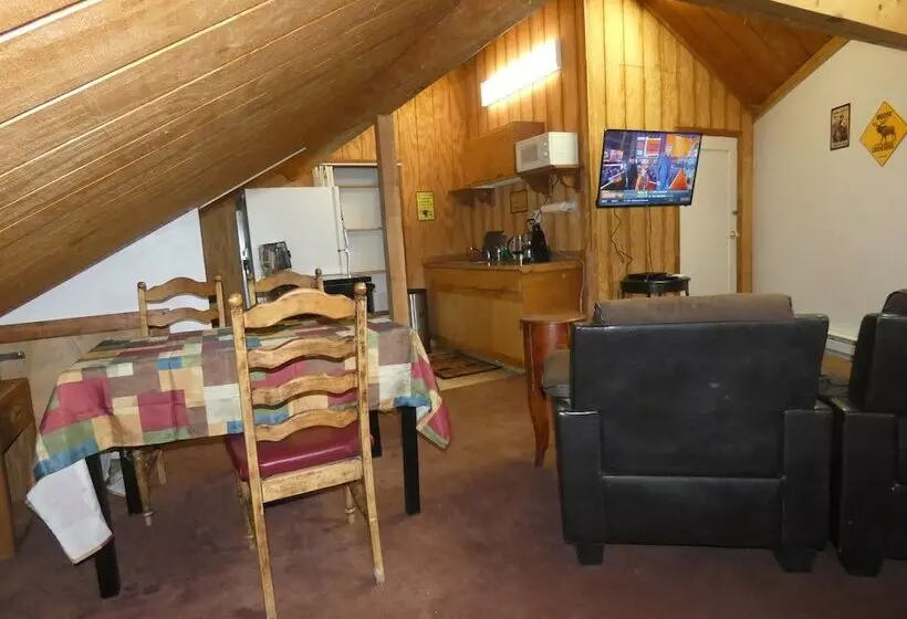 Yellowstone Motel   Adults Only
