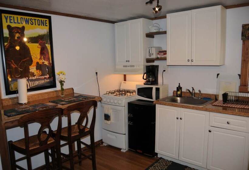 Yellowstone Motel Adults Only