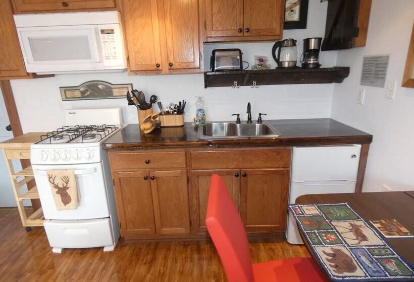 Yellowstone Motel Adults Only