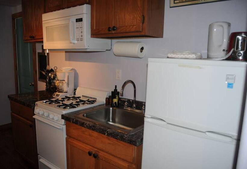 Yellowstone Motel Adults Only