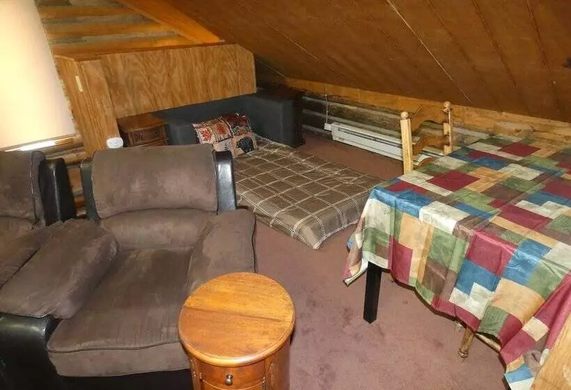 Yellowstone Motel   Adults Only