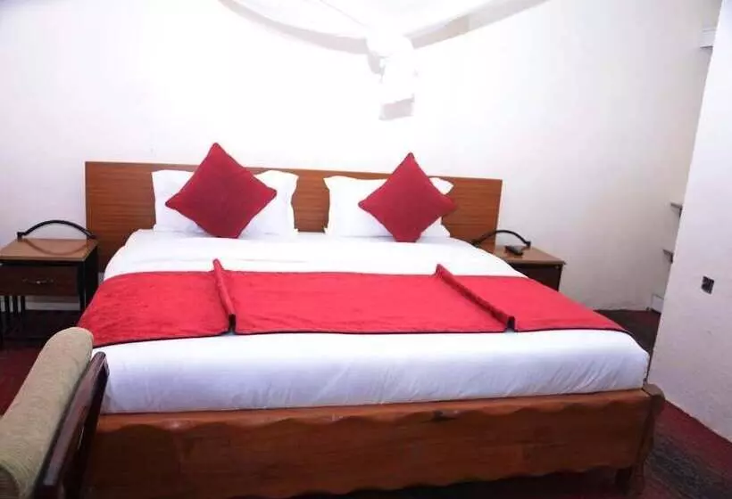 تختخواب و صبحانه Sunset Oak Hotel Nakuru