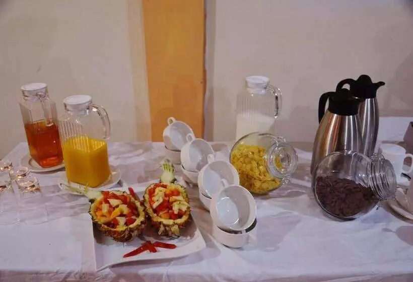 تختخواب و صبحانه Sunset Oak Hotel Nakuru