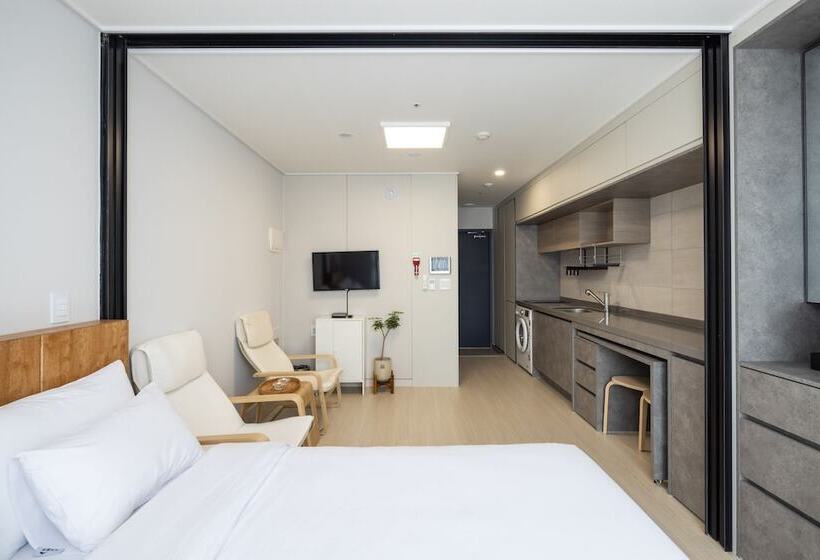 Grandbleu Hotel & Residence