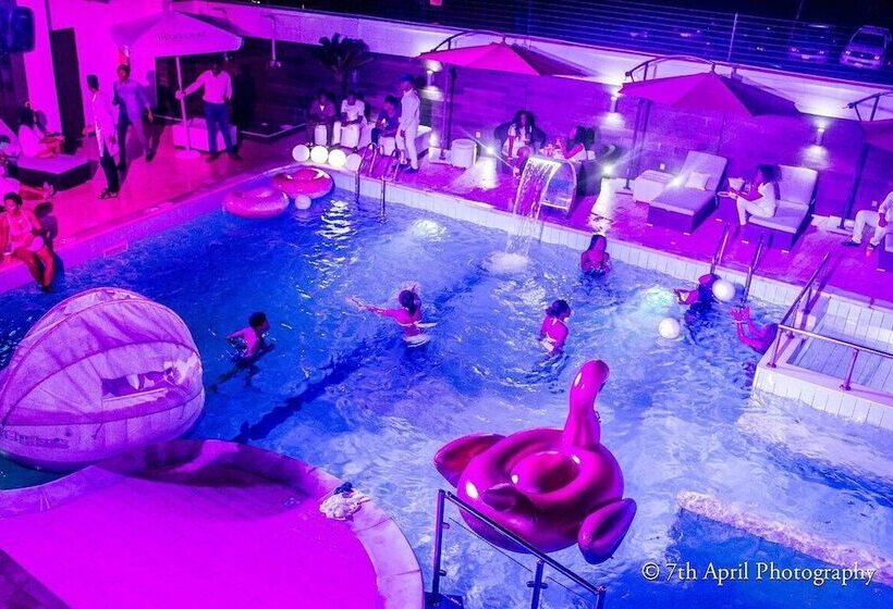 هتل Echelon Heights